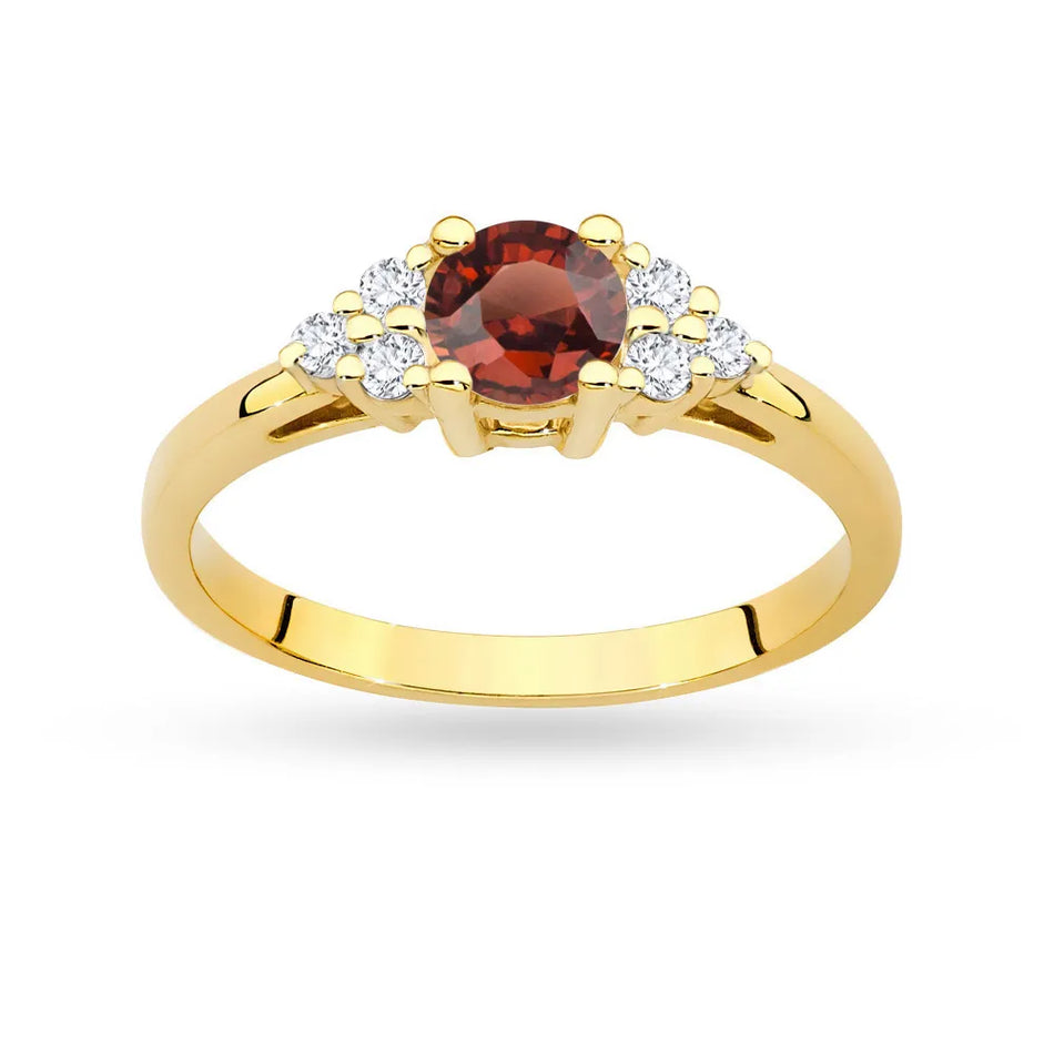 Gold 14k(585) ring with 0,60ct garnet with 6 diamonds. Perfect for a gift.