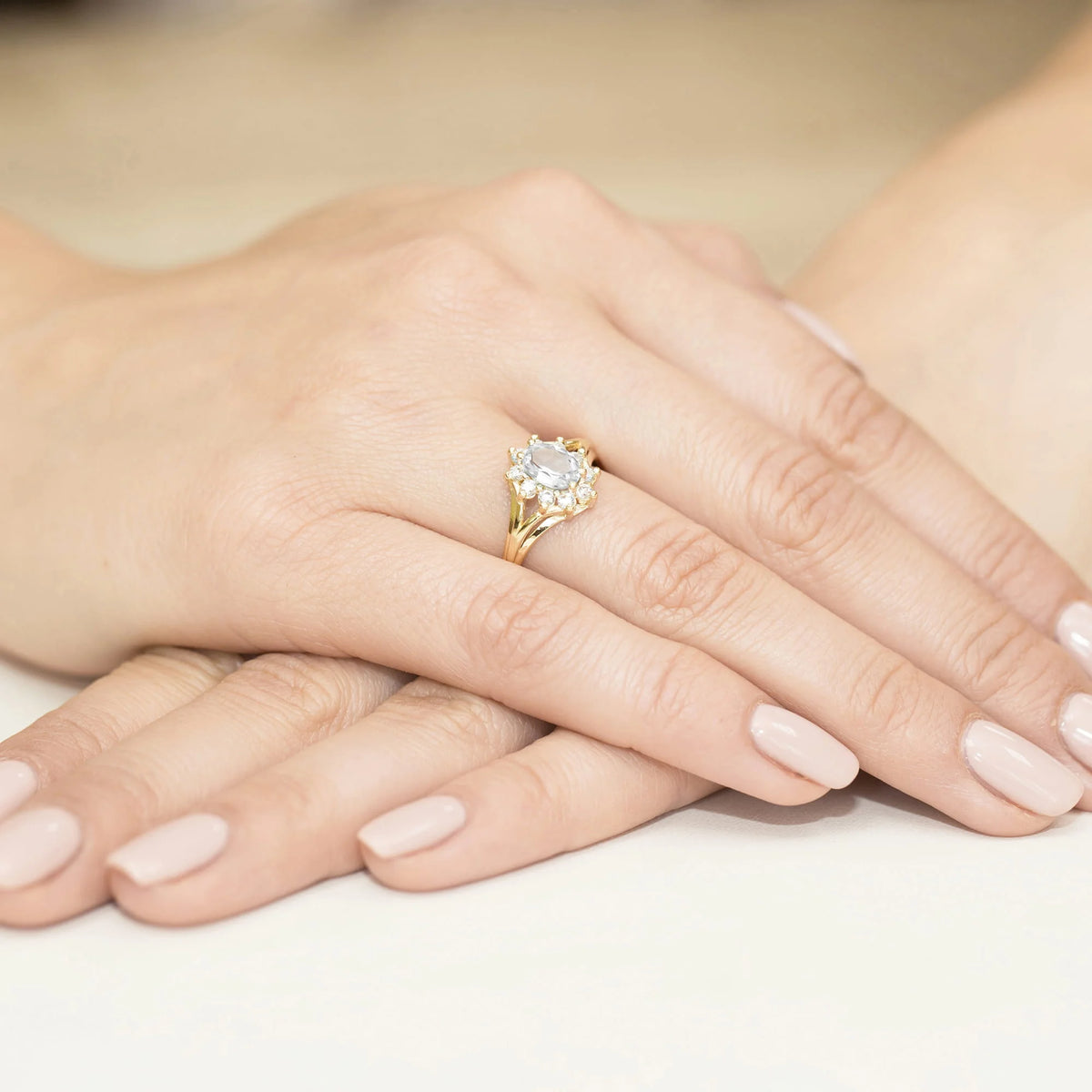 Prsteň zo žltého zlata 14k(585) s laboratórne pestovanými diamantmi o hmotnosti 0,70 ct a 0,30 ct. Perfektný ako darček.