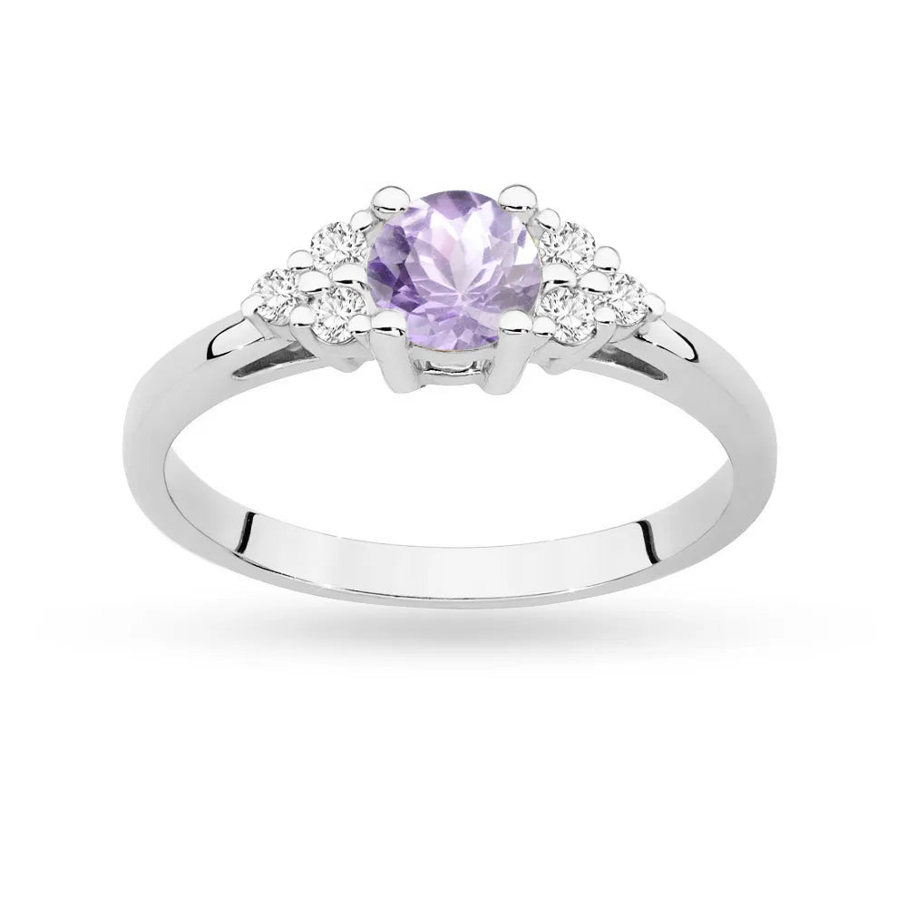 Prsteň z bieleho zlata 14k(585) s ametystom 0,50 ct a 6 diamantmi. Perfektný ako darček.
