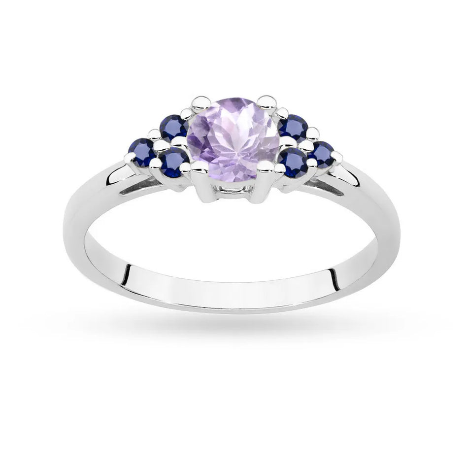 Prsteň z bieleho zlata 14k(585) s ametystom 0,50 ct a 6 zafírmi. Perfektný ako darček.