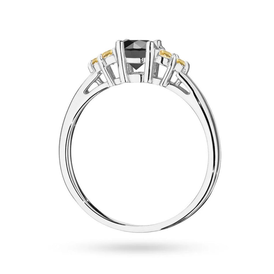 Prsteň z bieleho zlata 14k(585) s čiernym diamantom 0,50 ct a 6 bronzovými diamantmi. Perfektný ako darček.