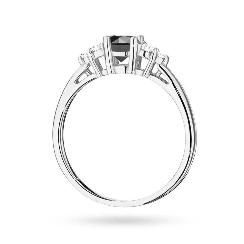 Prsteň z bieleho zlata 14k(585) s čiernym diamantom 0,50 ct a 6 diamantmi. Perfektný ako darček.