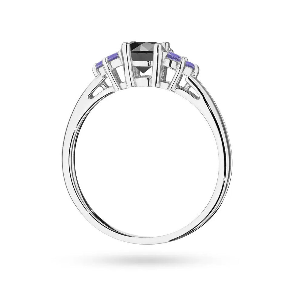 Prsteň z bieleho zlata 14k(585) s čiernym diamantom 0,50 ct a 6 tanzanitmi. Perfektný ako darček.