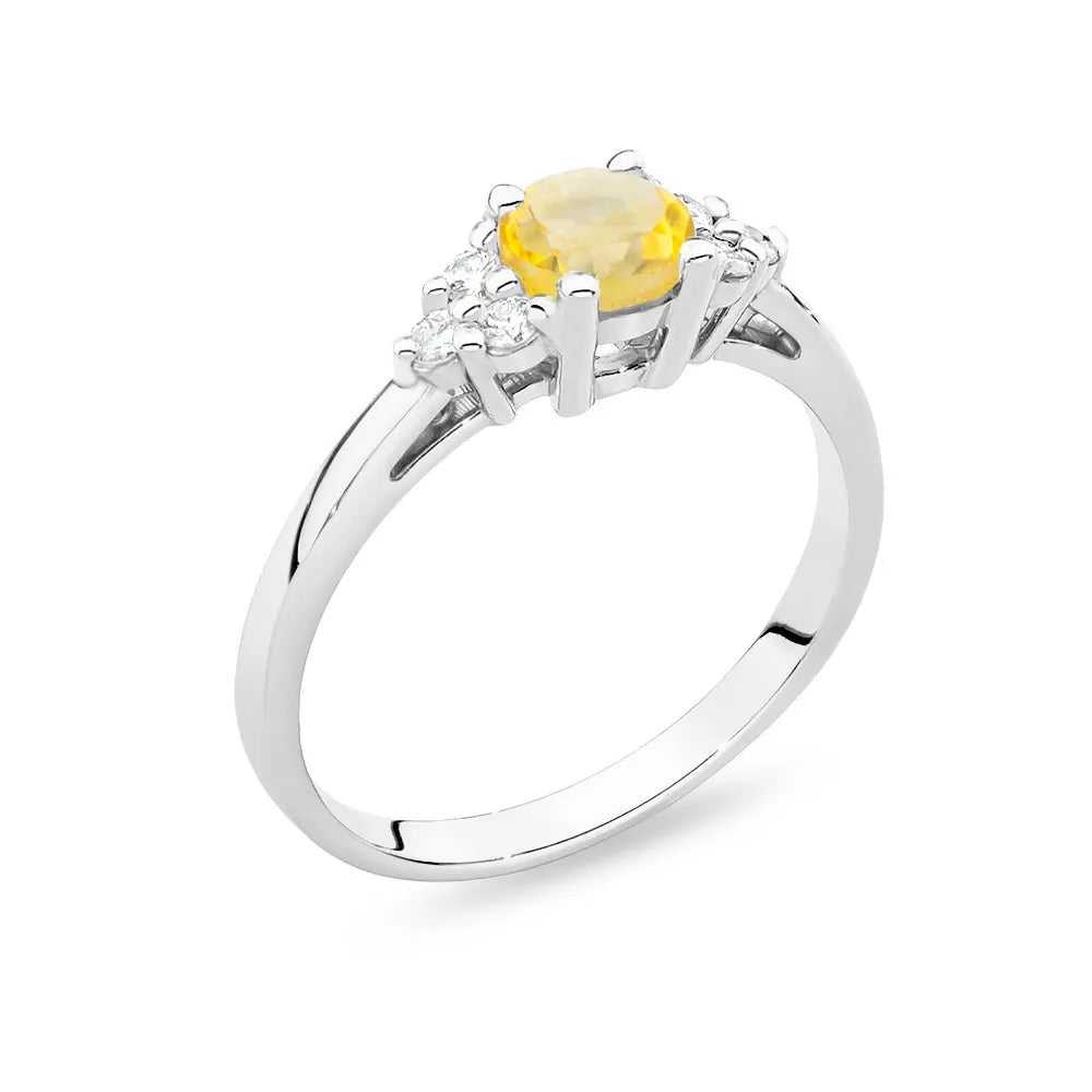 White Gold 14k(585) ring with 0,50ct citrin with 6 diamonds. Perfect for a gift.