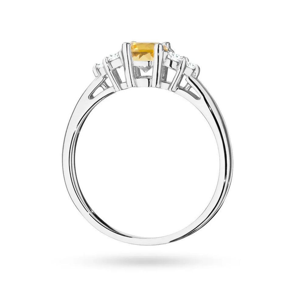 Prsteň z bieleho zlata 14k(585) s 0,50 ct citrínom a 6 diamantmi. Perfektný ako darček.