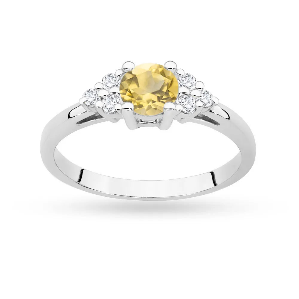 Prsteň z bieleho zlata 14k(585) s 0,50 ct citrínom a 6 diamantmi. Perfektný ako darček.