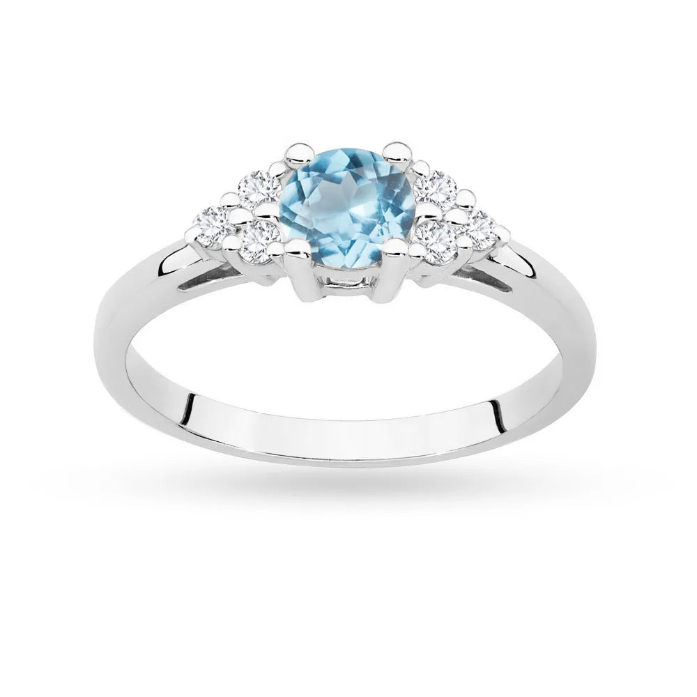 Prsteň z bieleho zlata 14k(585) s topásom 0,50 ct a 6 diamantmi. Perfektný ako darček.