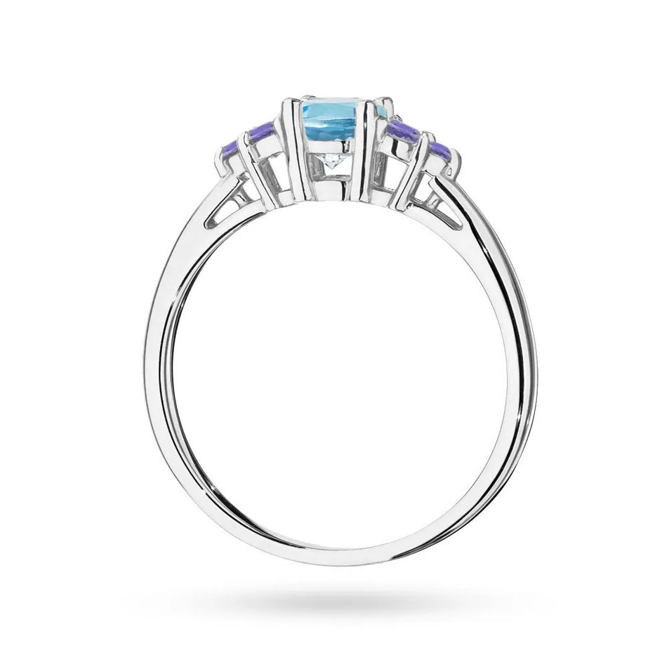 Prsteň z bieleho zlata 14k(585) s topásom 0,50 ct a 6 tanzanitmi. Perfektný ako darček.