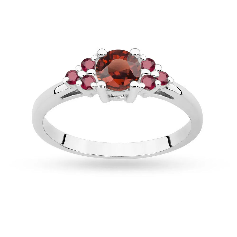 Prsteň z bieleho zlata 14k(585) so 0,60 ct granátom a 6 rubínmi. Perfektný ako darček.