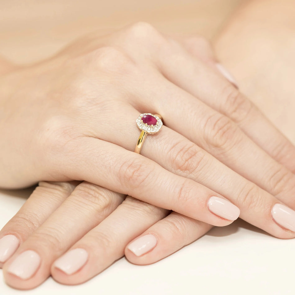 14k (585) Gold Ring | 0.60ct Ruby and 0.069ct Diamonds | GREMARI Jewelry
