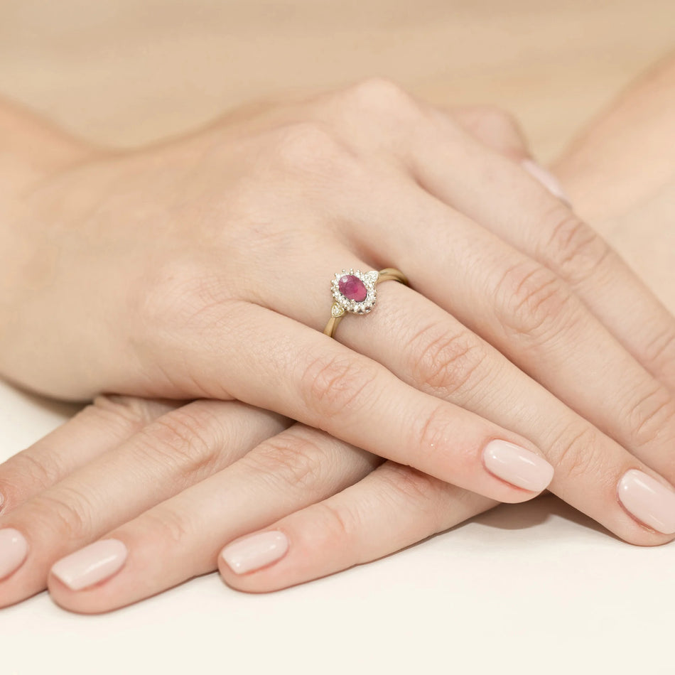 14K (585) Gold Ring | 0.60ct Ruby and 0.10ct Diamonds| GREMARI Jewelry
