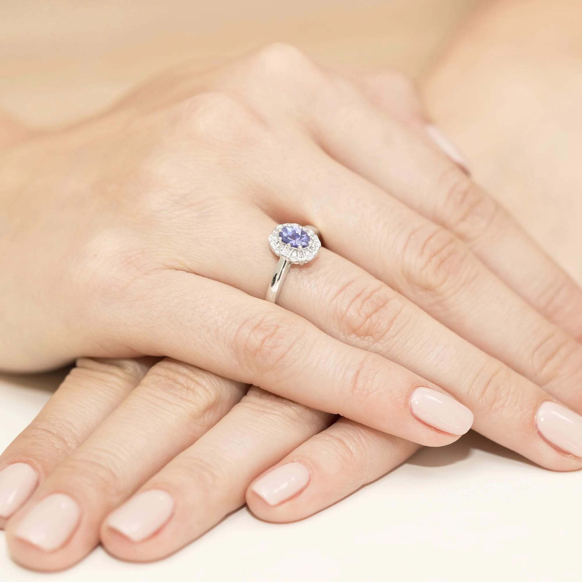 14k (585) White Gold Ring | 0.40ct Tansanit and 0.069ct Diamonds | GREMARI Jewelry
