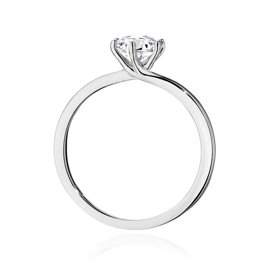 Prsteň z bieleho zlata 14k(585) s diamantmi o hmotnosti 0,70 ct. Je zabalený v elegantnej krabičke, ktorá je ideálna ako darček.