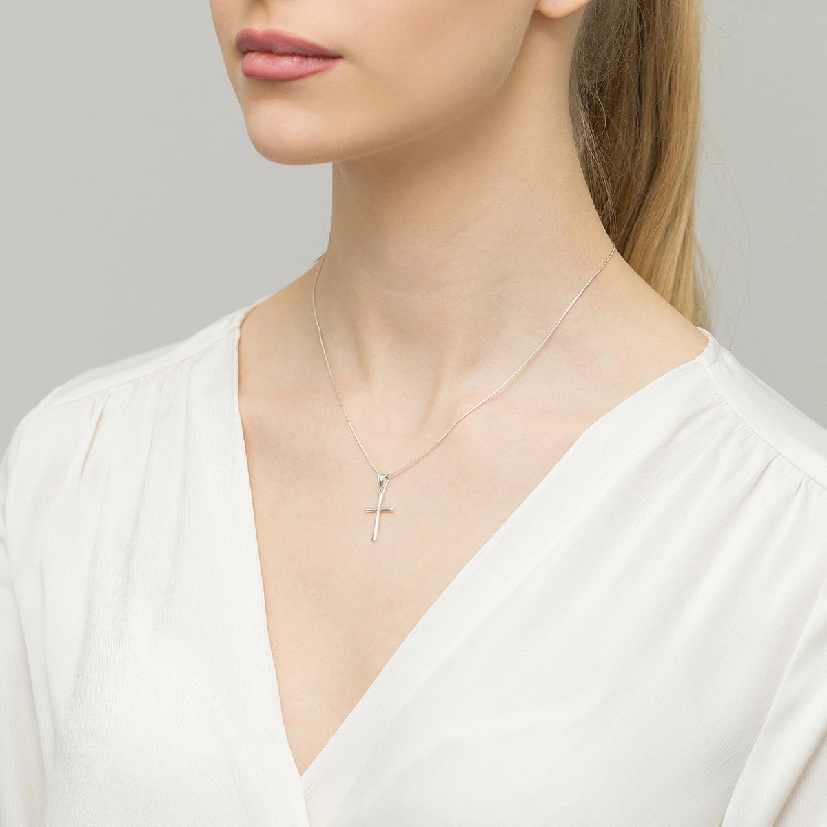 Silver (925) Small Cross Pendant | Minimalist Cross | GREMARI Jewelry 