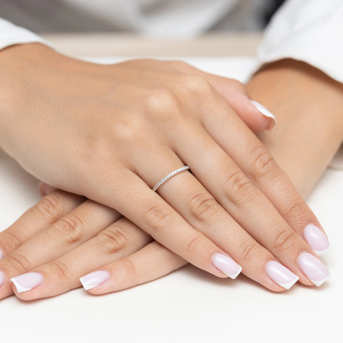 jemný zlatý prsteň so zirkónom ap085 585 b