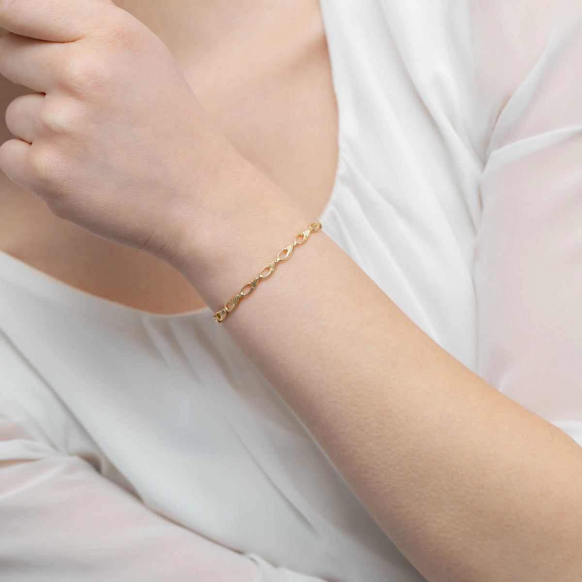 gold-bracelet-with-teardrops-and-drops-b-gw-414-585