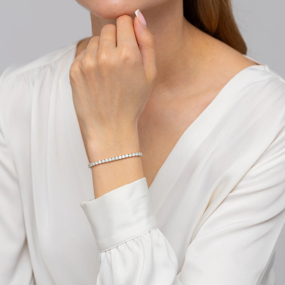 GREMARI 14K white gold tennis bracelet with 4.38ct round lab-grown diamonds – four-prong setting detail