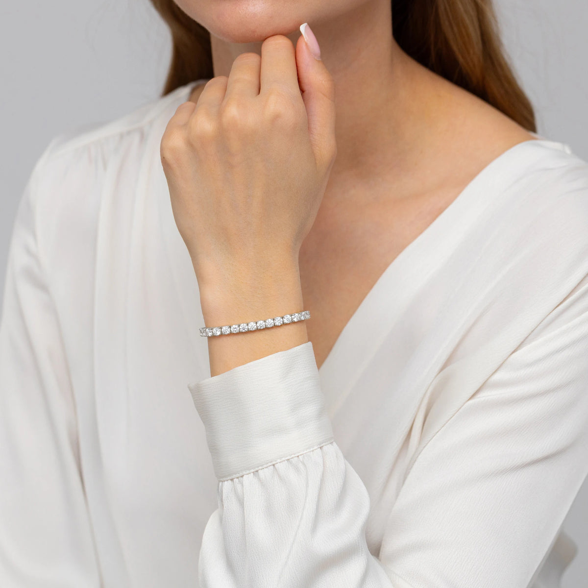 GREMARI 14K white gold tennis bracelet with 12.00ct round lab-grown diamonds – four-prong setting detail