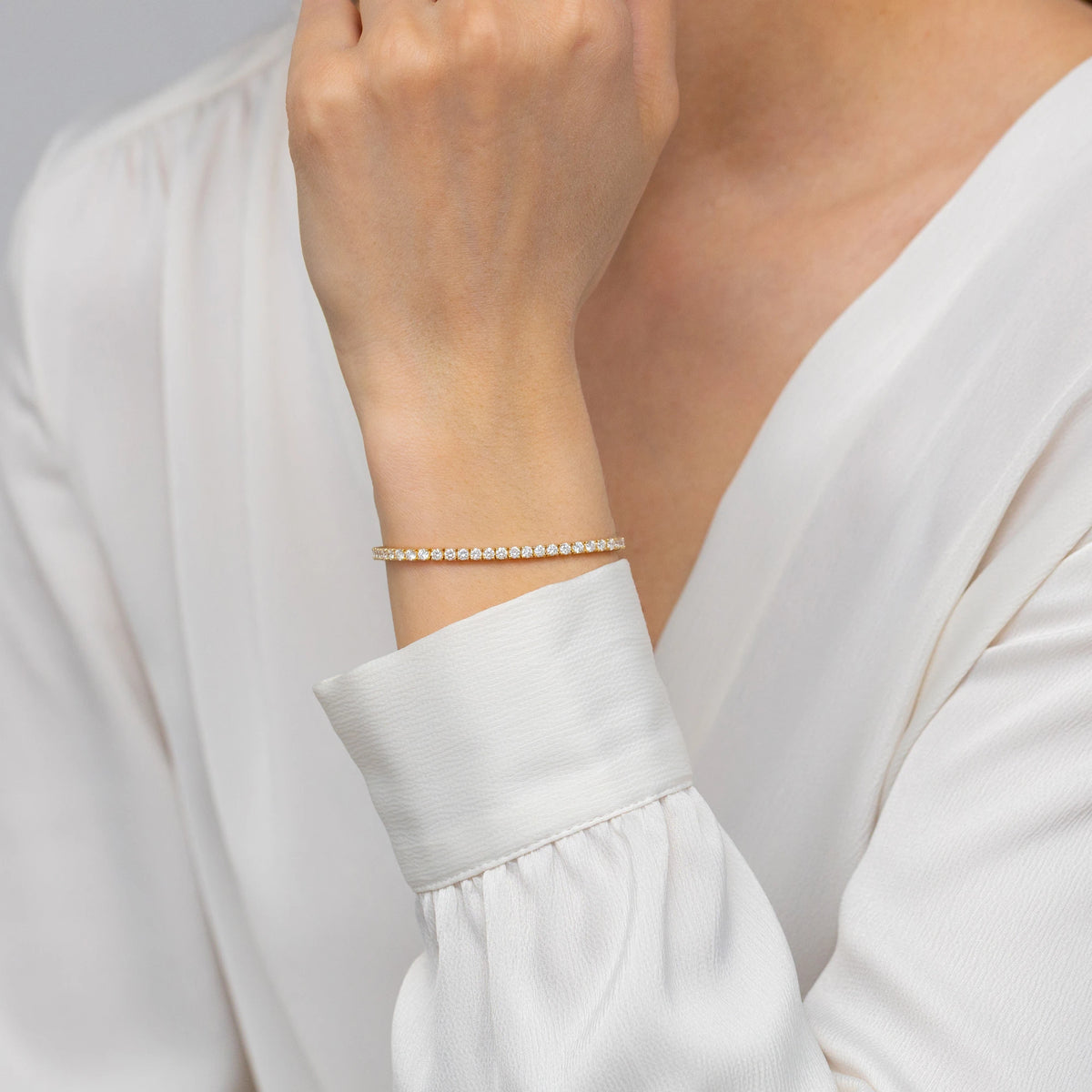 Yellow Gold Tennis Bracelet with 62 Round Lab-Grown Diamonds 3.72 ct – detail view