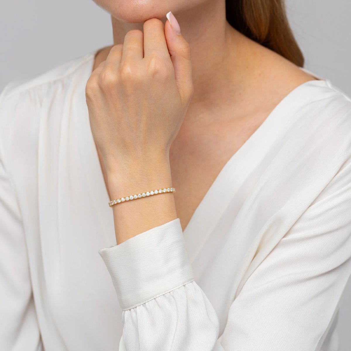 GREMARI 14K yellow gold tennis bracelet with 4.62ct round lab-grown diamonds – four-prong setting detail