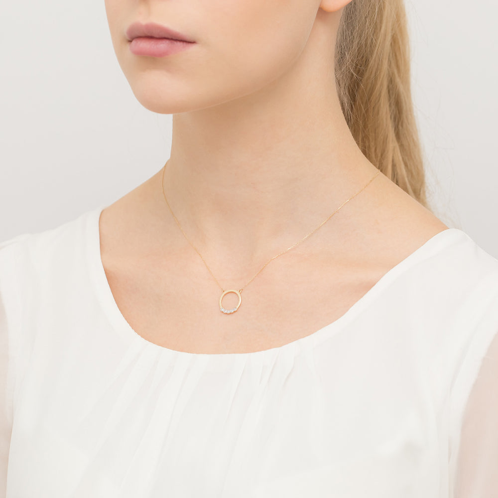 gold-celebrity-necklace-with-diamonds-circle-n0020