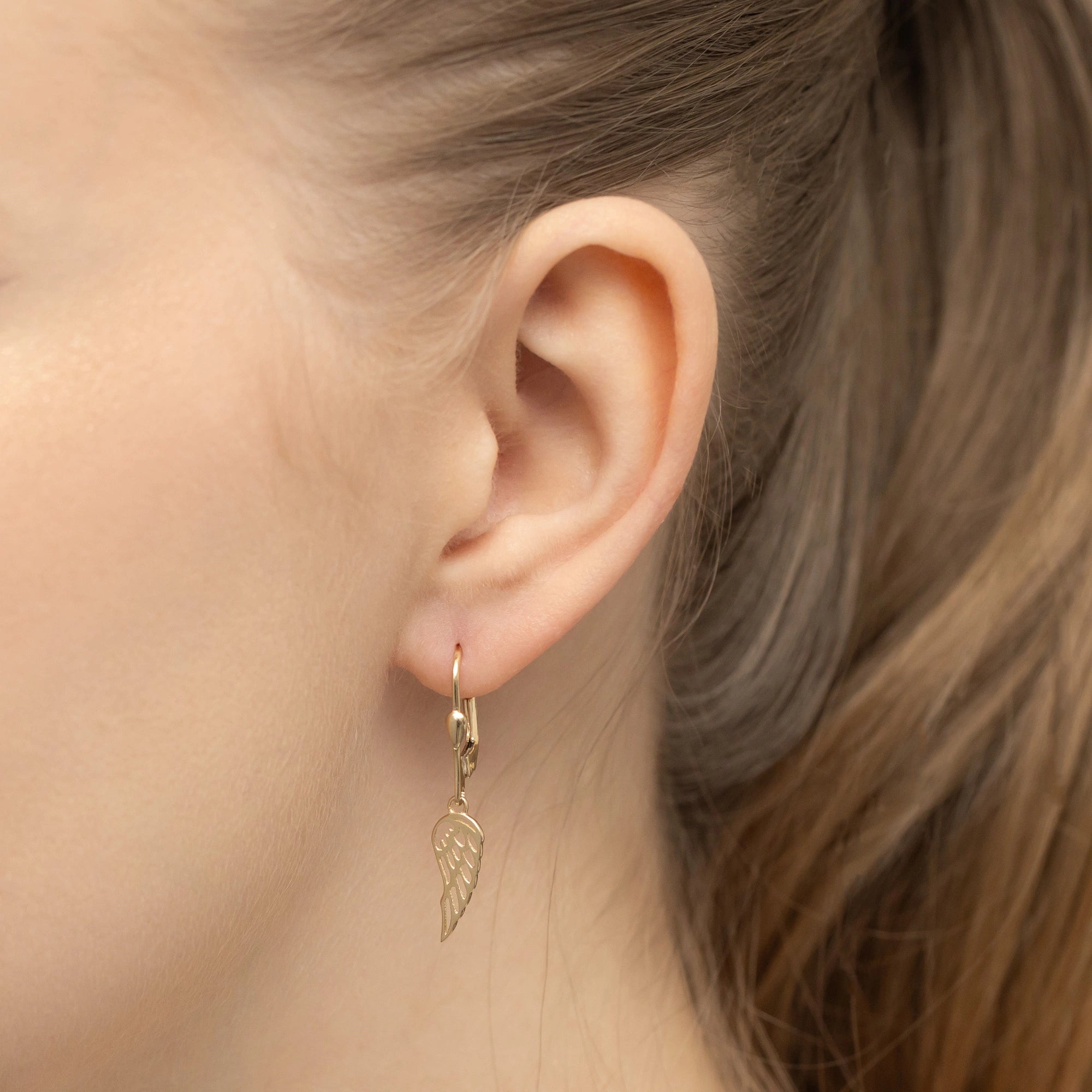 zlaté-náušnice-s-anglickým-zapínaním-krídla-k-gw-670-585