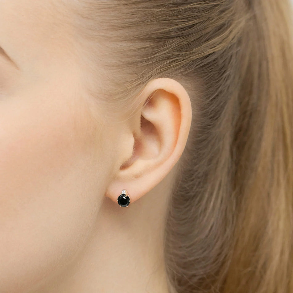 Zlaté náušnice s 0,50 ct čiernymi diamantmi a 0,029 ct diamantmi