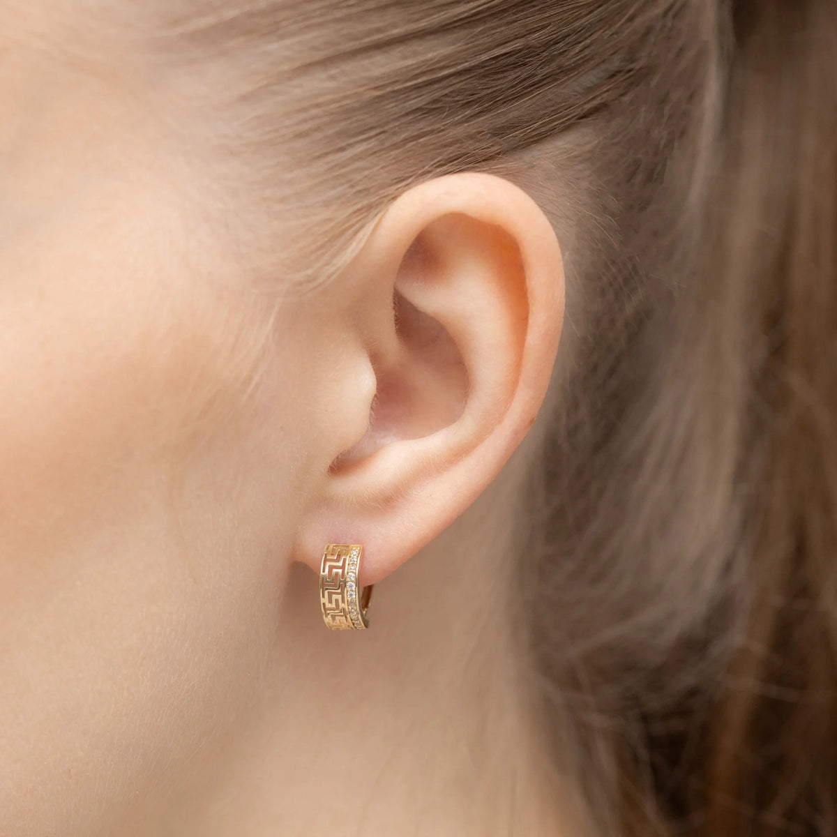 gold-english-clasp-earrings-with-zirconia-k022-14k-585-b