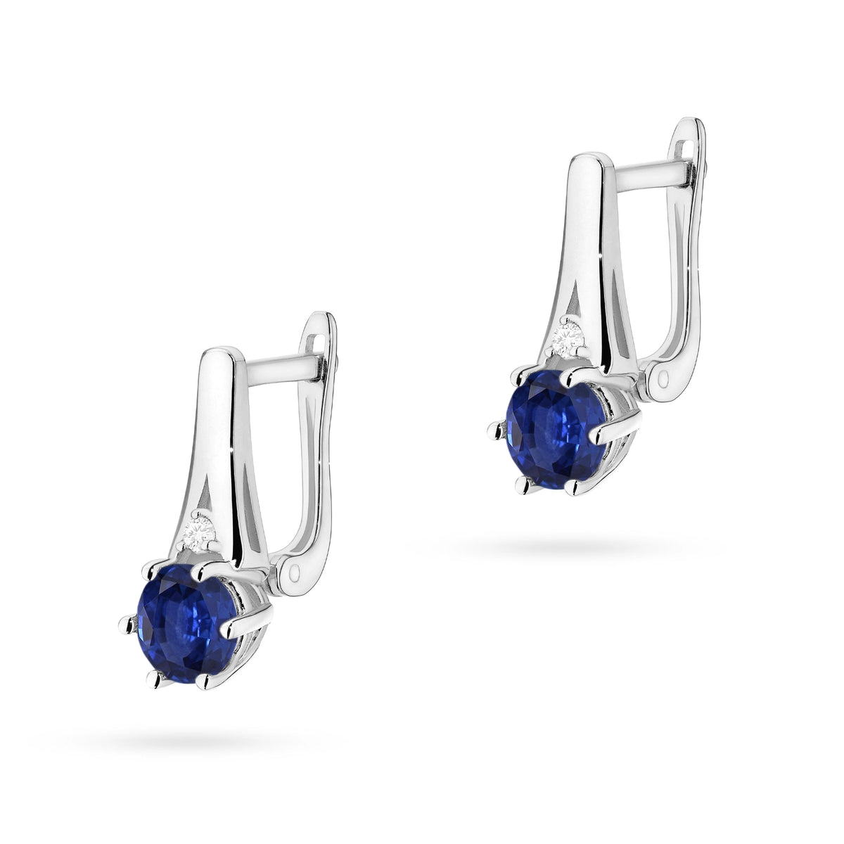zlaté-náušnice-s-2-x-0,50ct-safírmi-a-0,029ct-doplnkovými-diamantmi-k0572-sab-01