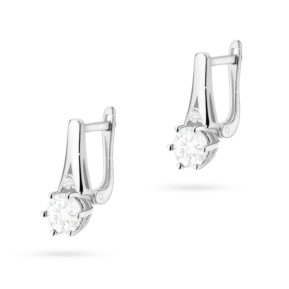 zlaté-náušnice-s-2-x-0,60ct-bielymi-safírmi-a-0,029ct-doplnkovými-diamantmi-k0572-saw-01