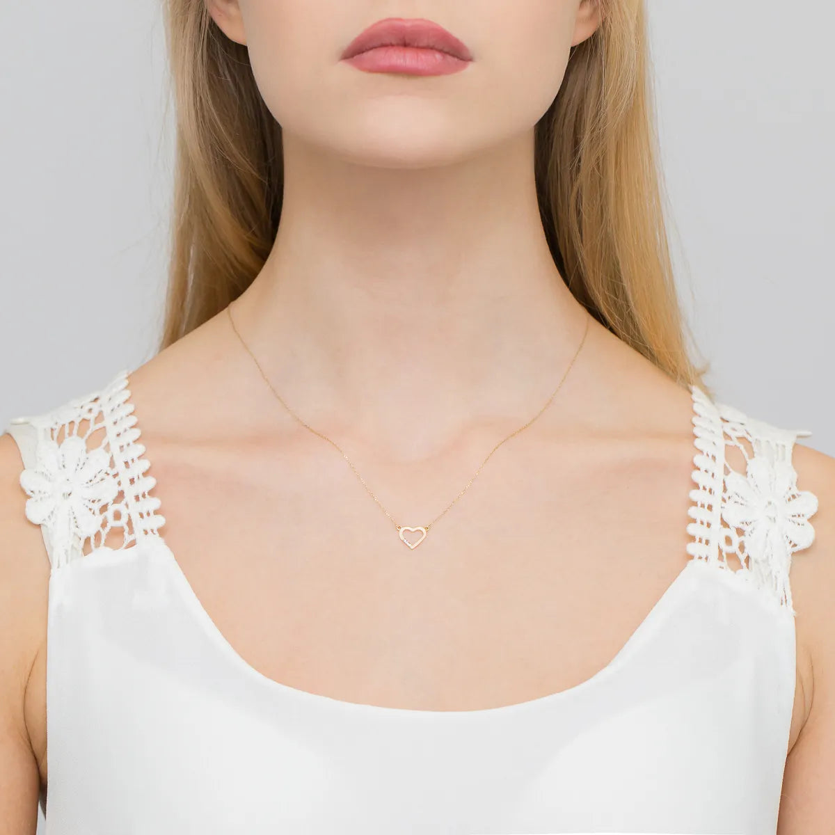 gold-necklace-with-0-015ct-diamonds-n0026-diw-01