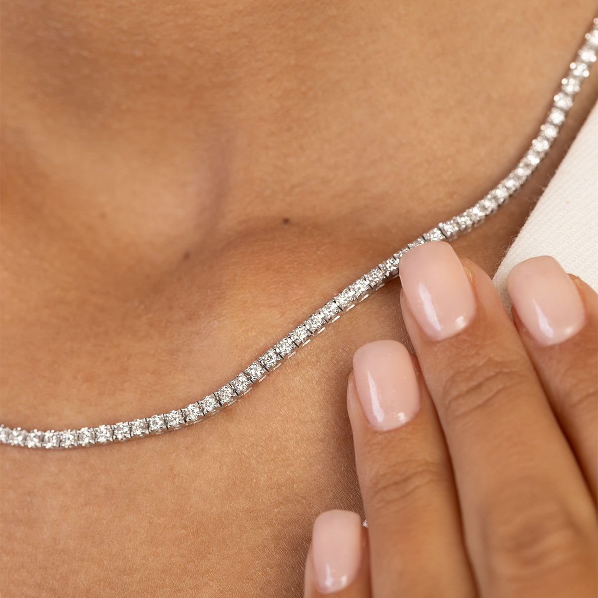Tenisový náhrdelník zo bieleho zlata s 169 round lab-grown diamantmi – 3.38ct