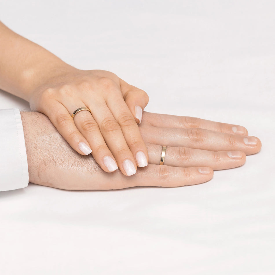 Klasický plochý jednoduchý zlatý svadobný prsteň 2mm