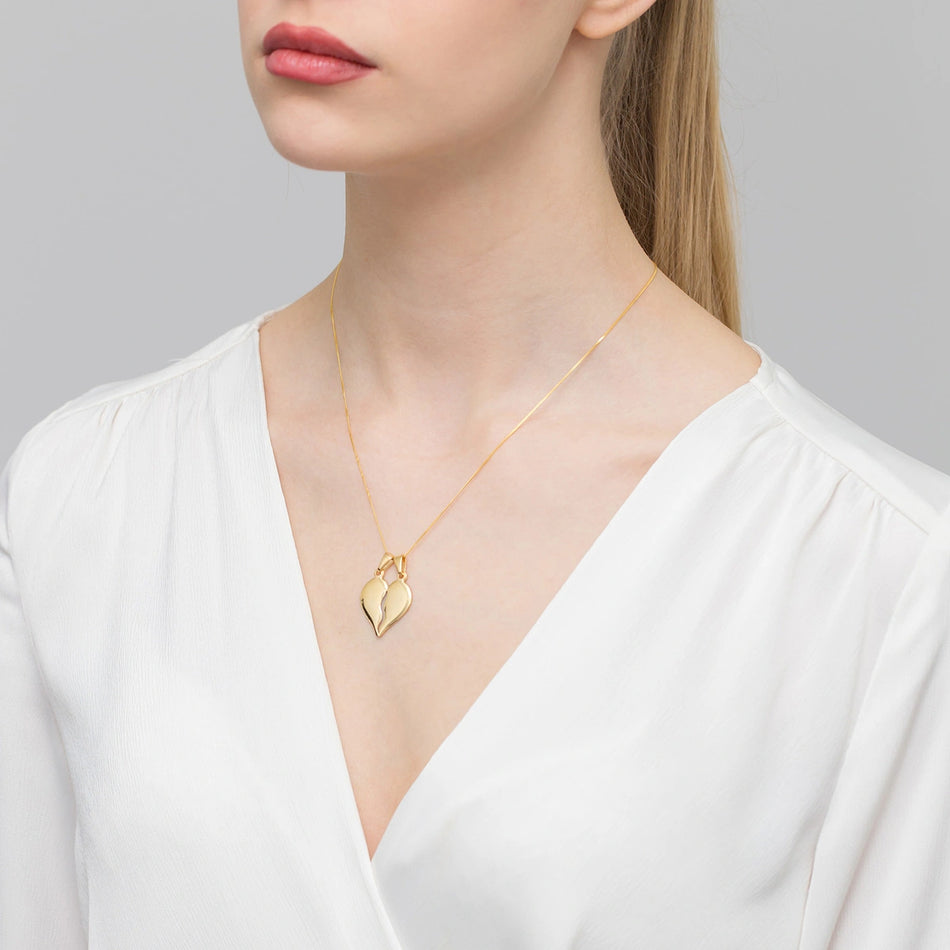 Prívesok z pozláteného striebra v tvare rozdeleného srdca pre páry