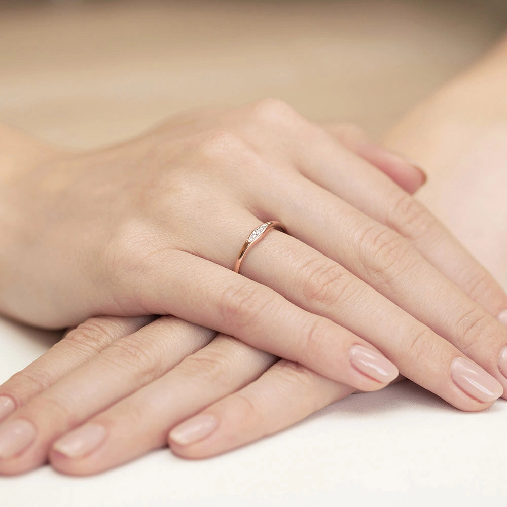 gold-ring-with-0-02ct-diamonds-p016-b0-02