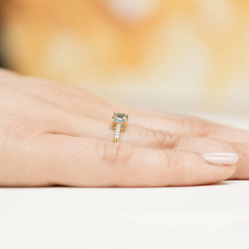 zlatý prsteň s topásom 0,70 ct a diamantmi p023-t0-70