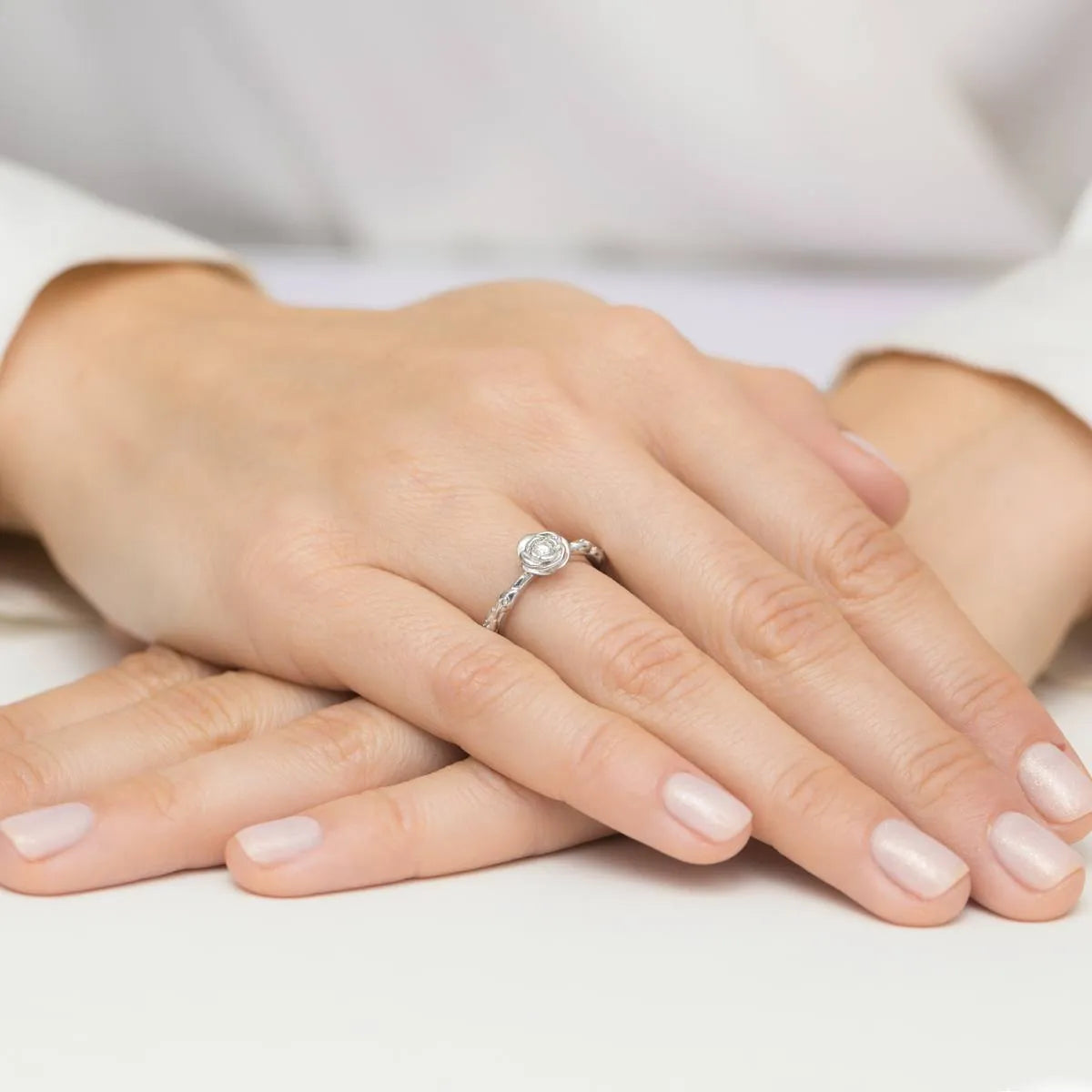 gold-ring-with-0-08ct-and-4x0-005ct-diamonds-p027-b0-10