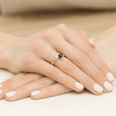 gold-ring-with-0-50ct-black-diamond-and-diamonds-p038-585-cb0-50