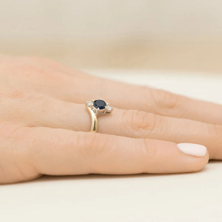 gold-ring-with-0-50ct-black-diamond-and-diamonds-p038-585-cb0-50