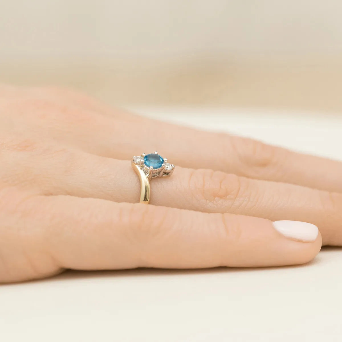 gold-ring-with-0-60ct-topaz-and-diamonds-p038-585-t0-50