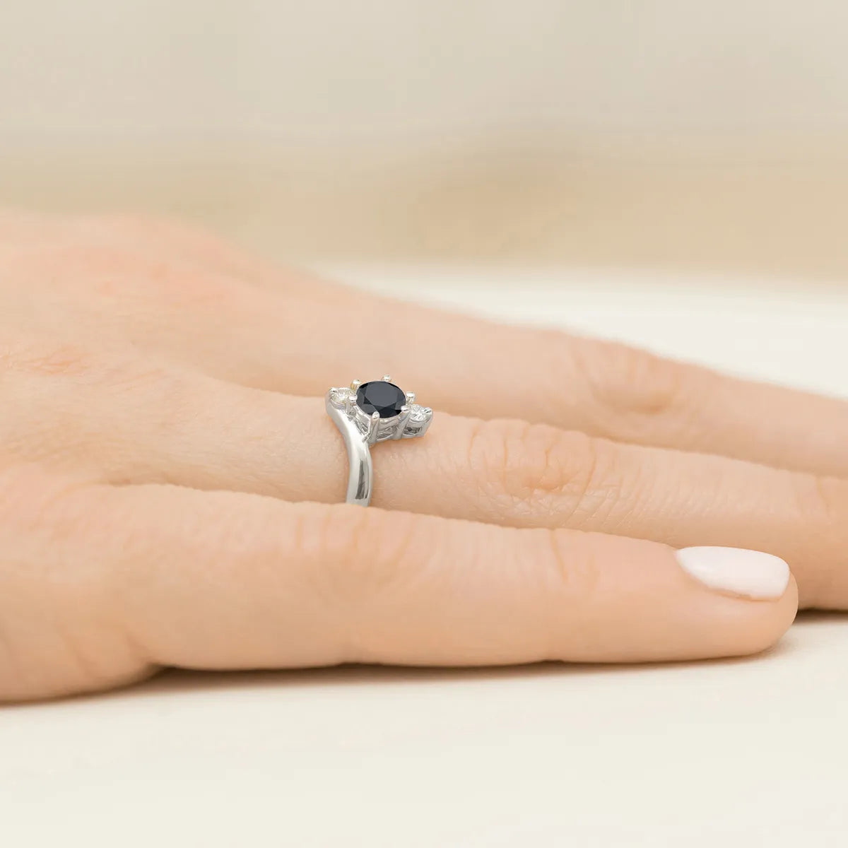 gold-ring-with-0-50ct-black-diamond-and-diamonds-p038-585-cb0-50