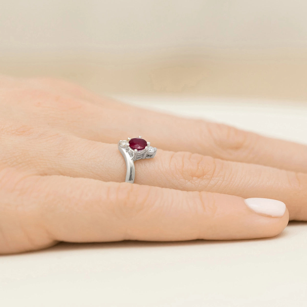 gold-ring-with-0-60ct-ruby-and-diamonds-p038-585-r0-60