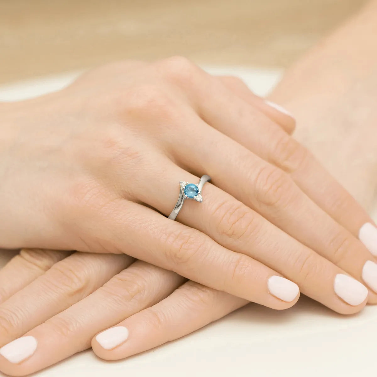 gold-ring-with-0-60ct-topaz-and-diamonds-p038-585-t0-50