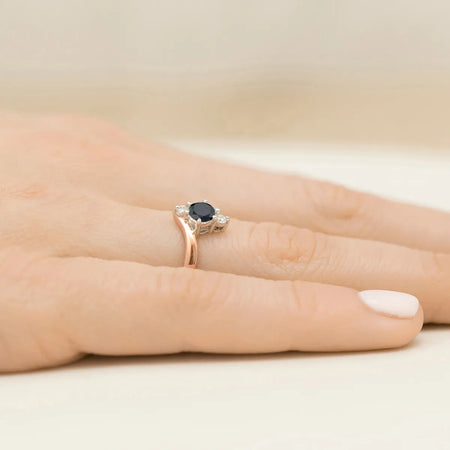 gold-ring-with-0-50ct-black-diamond-and-diamonds-p038-585-cb0-50