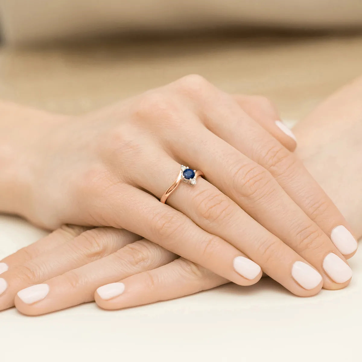 gold-ring-with-0-50ct-sapphire-and-diamonds-p038-585-s0-50