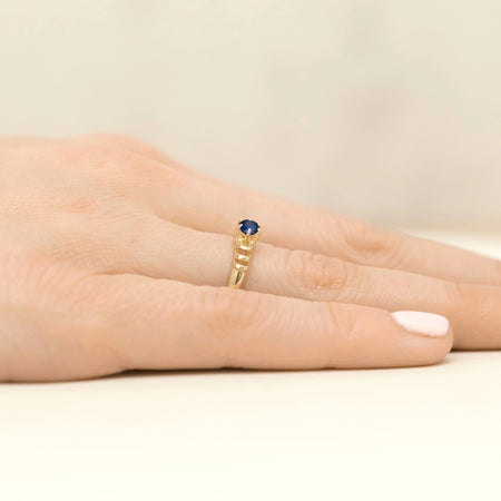gold-ring-with-0-30ct-sapphire-p039-585-s0-30