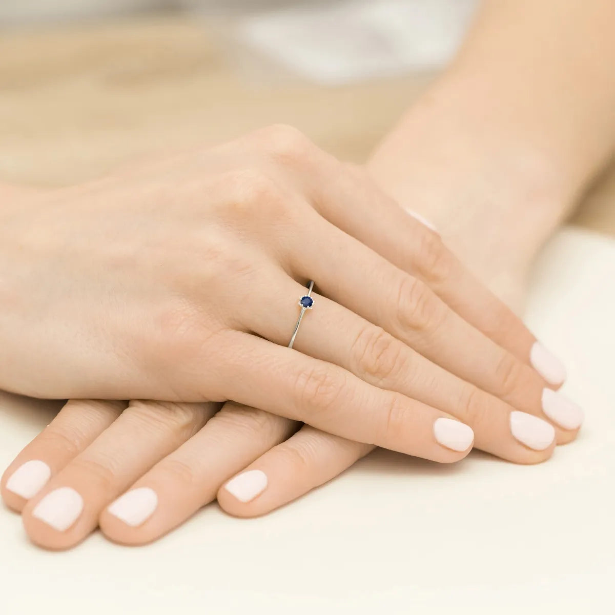 gold-ring-with-0-15ct-sapphire-p040-585-s0-15