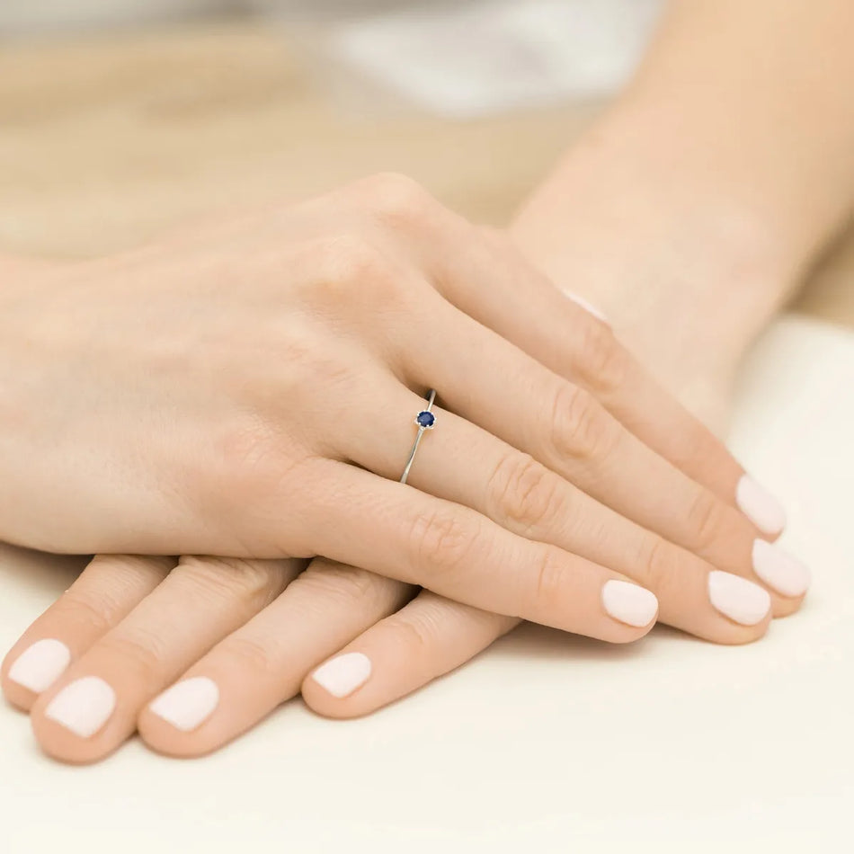 gold-ring-with-0-15ct-sapphire-p040-585-s0-15