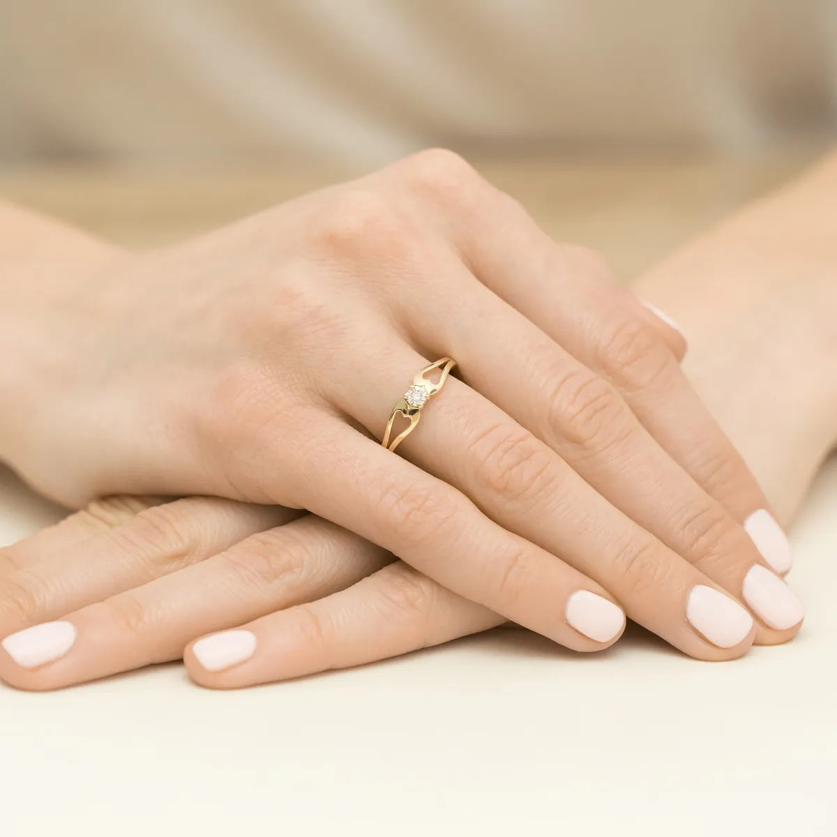 zlatý-prsteň-s-diamantom-0-03ct-p056-585-b0-03
