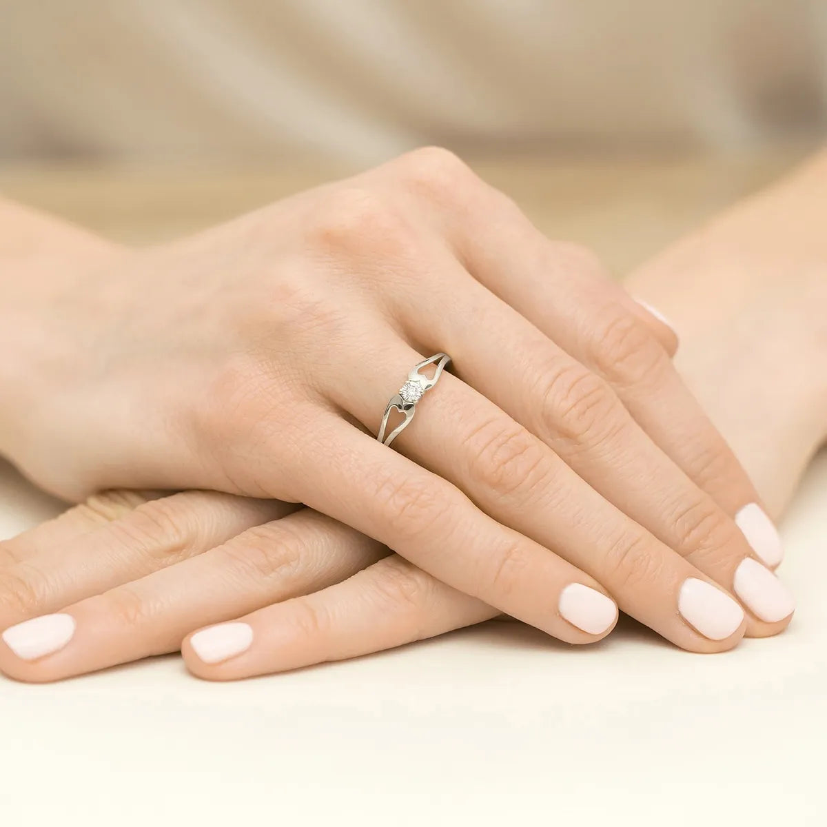 zlatý-prsteň-s-diamantom-0-03ct-p056-585-b0-03